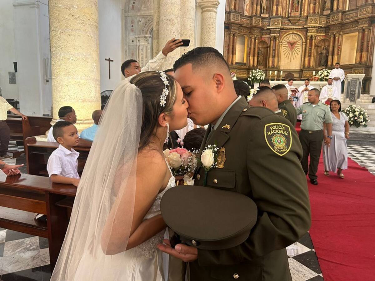 Uniformados dieron el sí en el matrimonio colectivo de la Policía en Cartagena