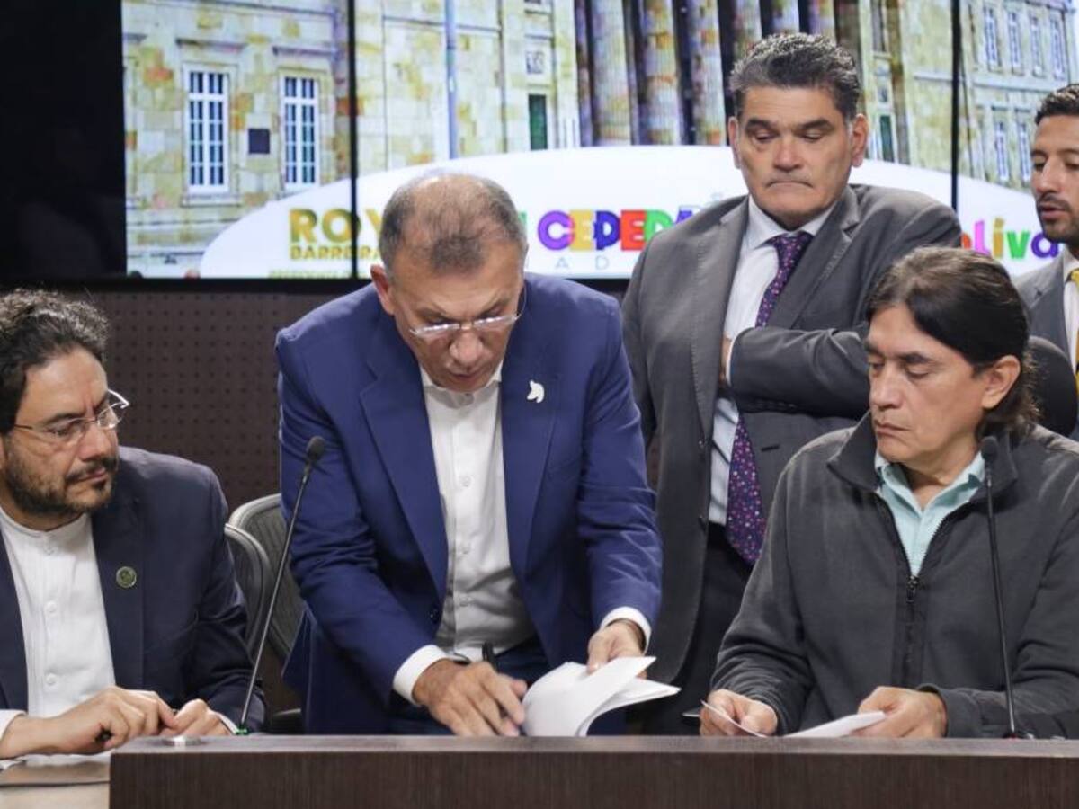 Roy se le adelantó a Gustavo Bolívar en radicar proyecto de reforma a la Contraloría