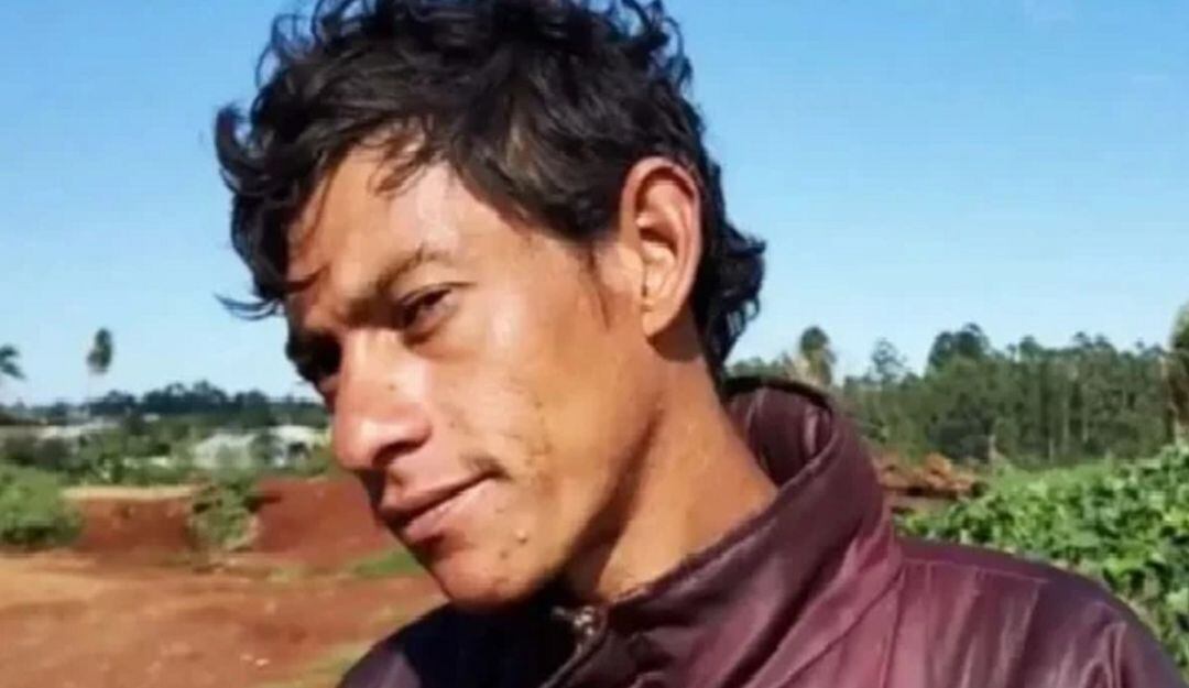 Este hombre dice que lo quieren matar por ser "muy lindo"