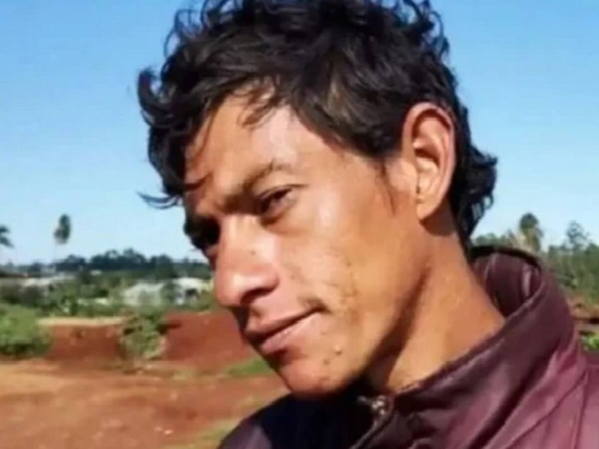 Este hombre dice que lo quieren matar por ser "muy lindo"