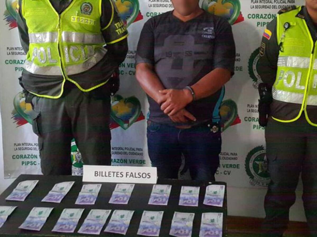 Las autoridades capturaron un hombre que portaba billetes de 50.000 falsos