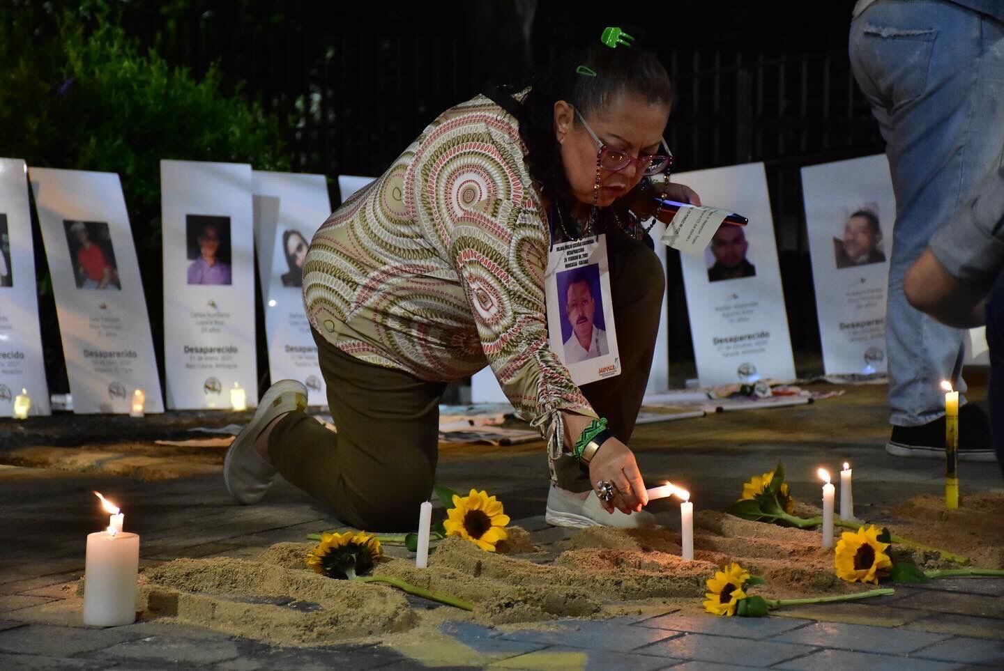 Velatón en el marco del Día Nacional de las Víctimas del conflicto armado. Foto: Cortesía Alcaldía de Medellín.
