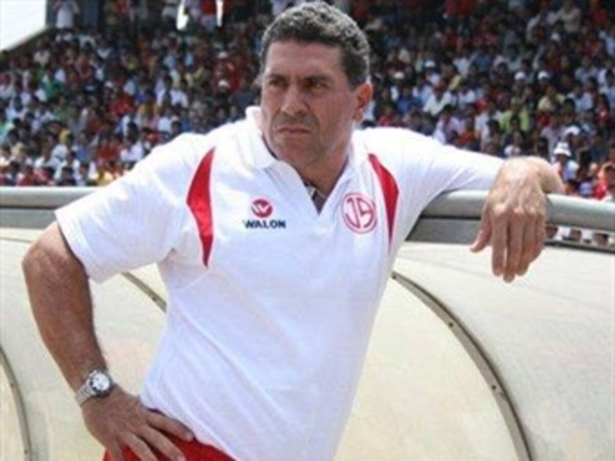 Luis Fernando Suárez criticó el fútbol peruano por no cuidar a sus figuras