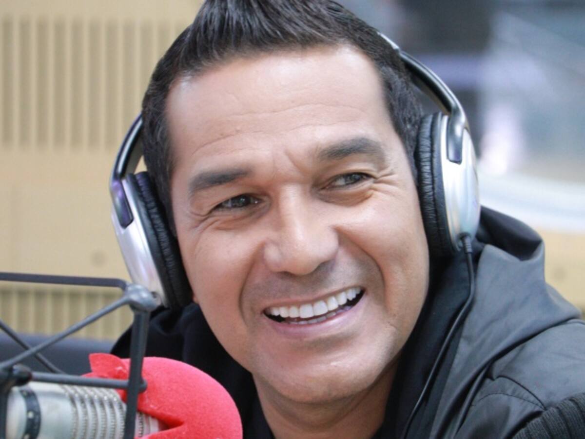 Checo Acosta celebra 30 años de carrera artística