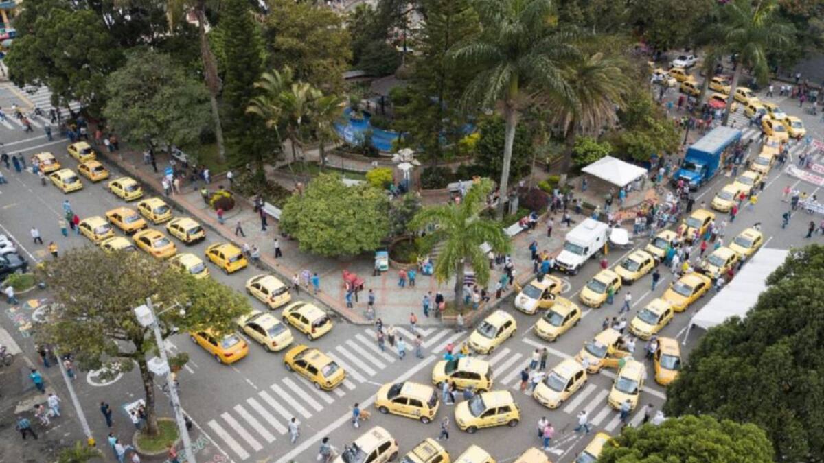 Con una concentración, taxistas protestarán contra Uber en Medellín