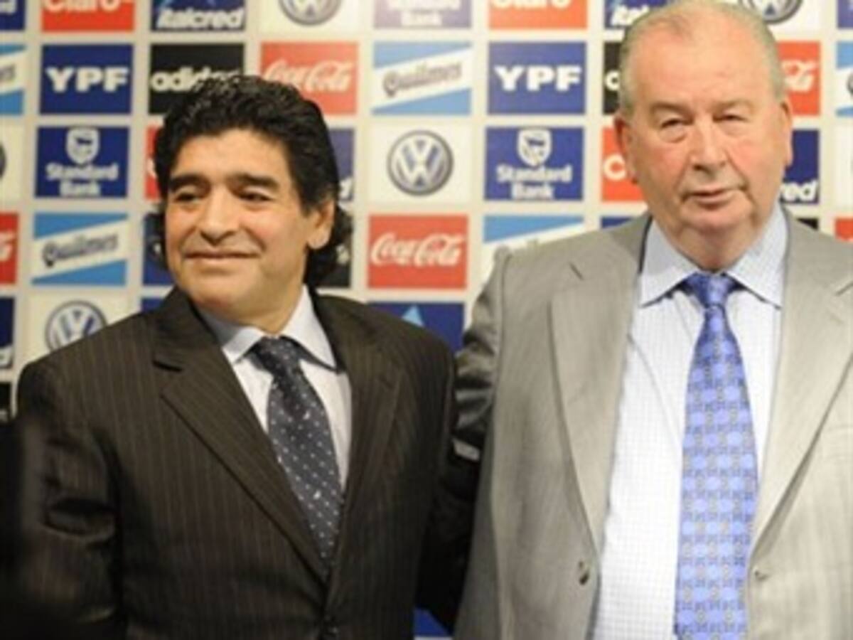 'Continuidad de Maradona depende de él': Grondona