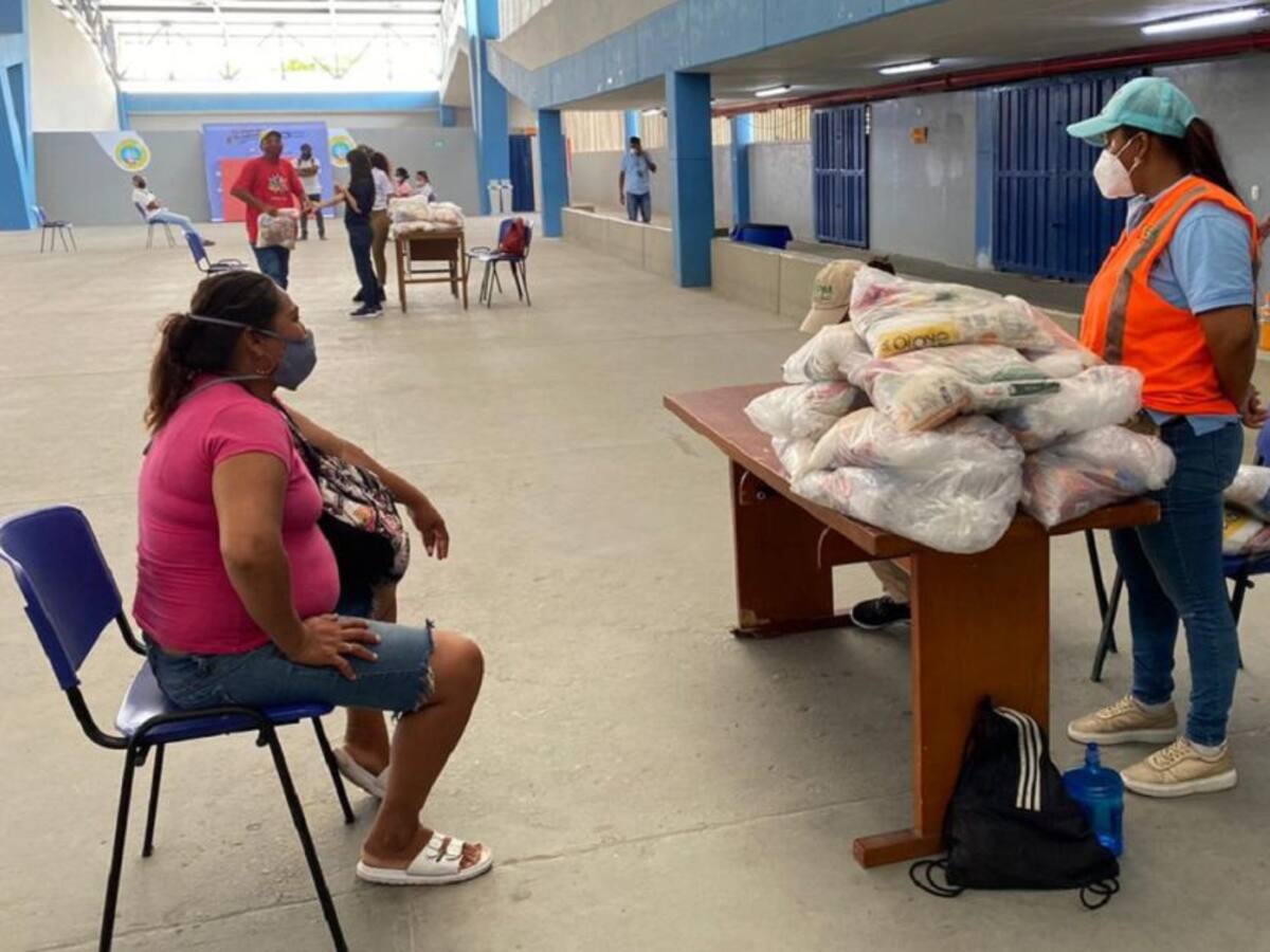 En Cartagena, 465 vendedores informales reciben ayudas del distrito