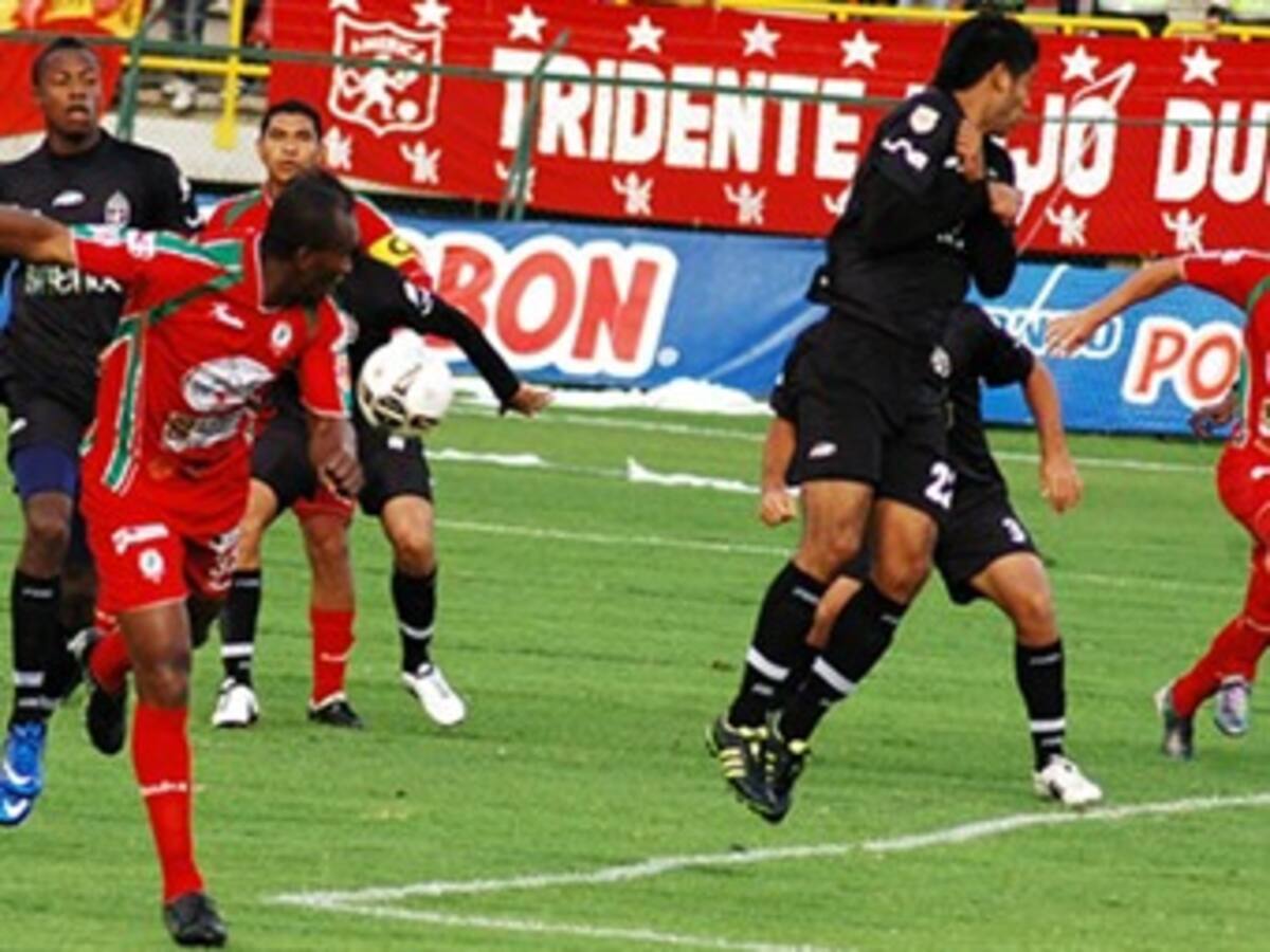 América sacó un punto al Patriotas en lucha por la permanencia en la elite
