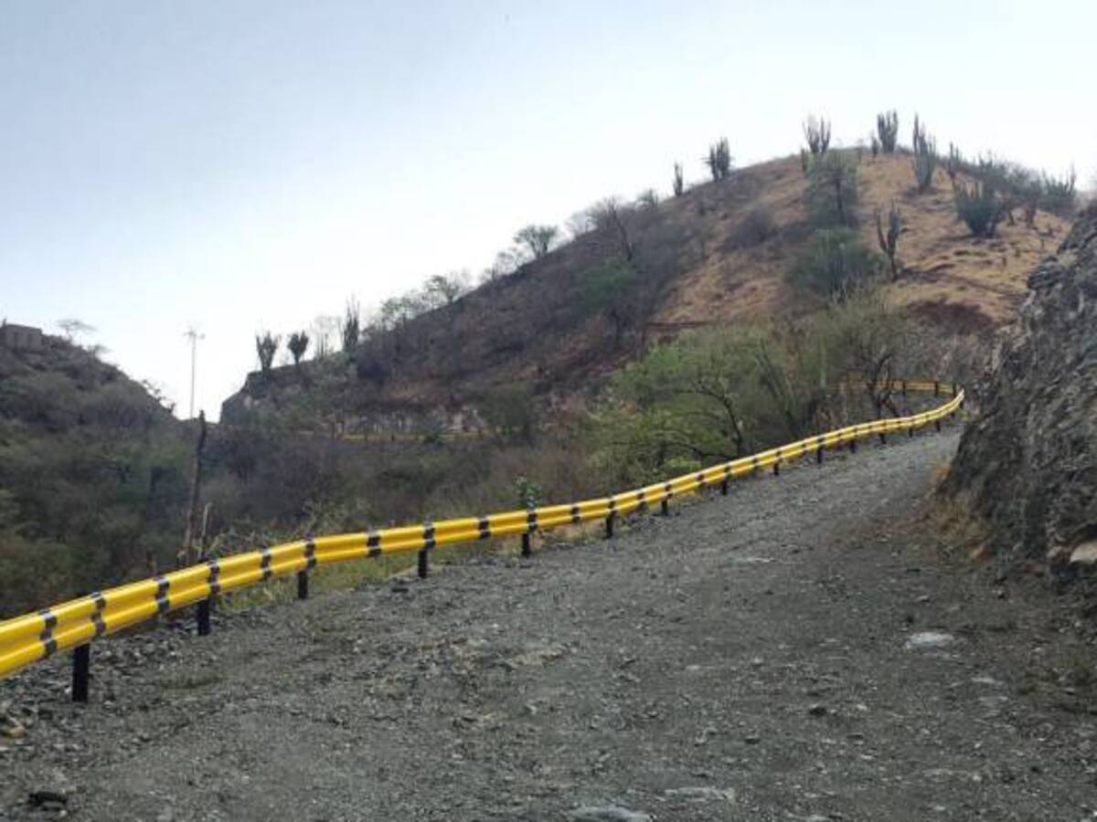 Construyen carretera ilegal en área natural protegida en Santa Marta