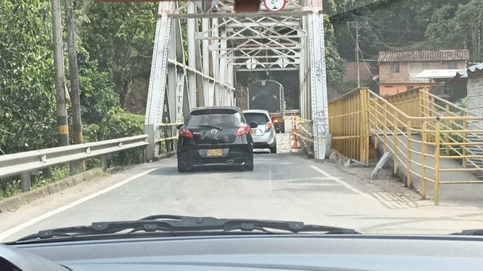 Puente de Piedras de Moler en Alcalá Valle del Cauca que comunica con el Quindío