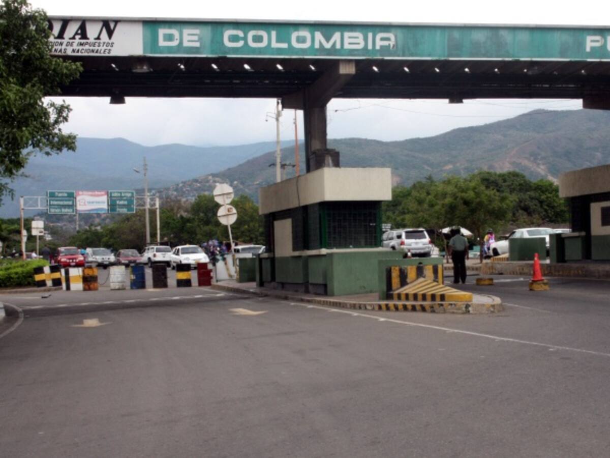 Venezuela habilita paso humanitario para 350 estudiantes en la frontera