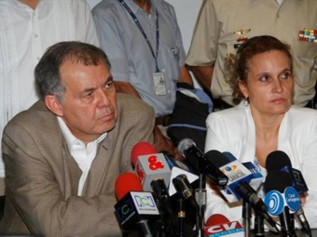 Fiscalía archivó seis investigaciones al procurador y la contralora