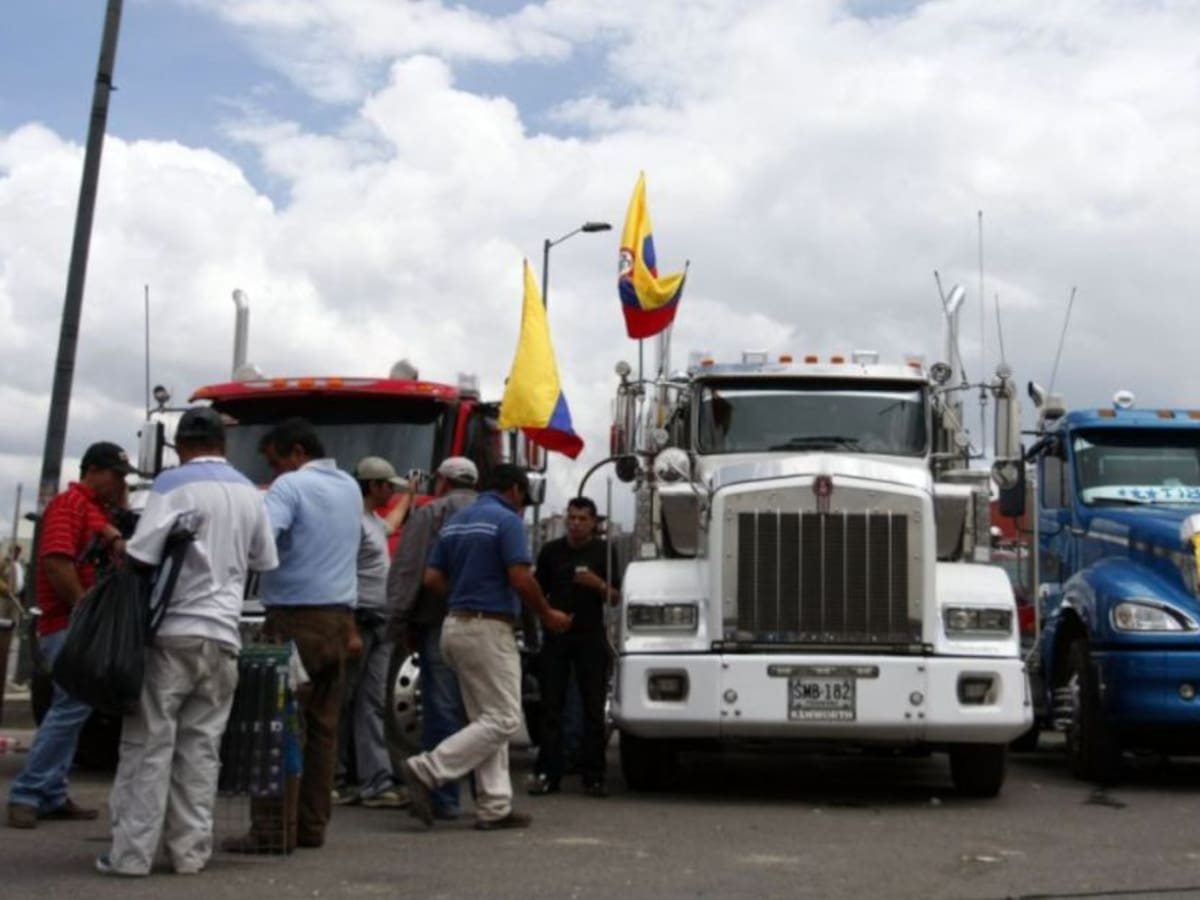 Camioneros se suman a la caravana en Bucaramanga contra el alza en precio del diésel
