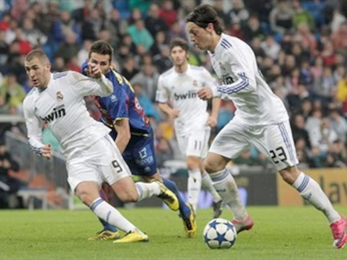 El Real Madrid vapulea al Levante 8-0 y sentencia su pase a cuartos