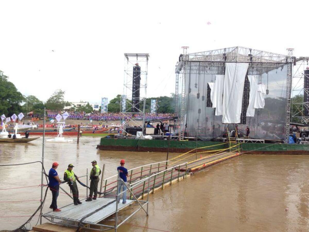 Las playas del Río Sinú se llenan de espectadores ansiosos por presenciar el primer concierto de la gira "Loco por Amor"