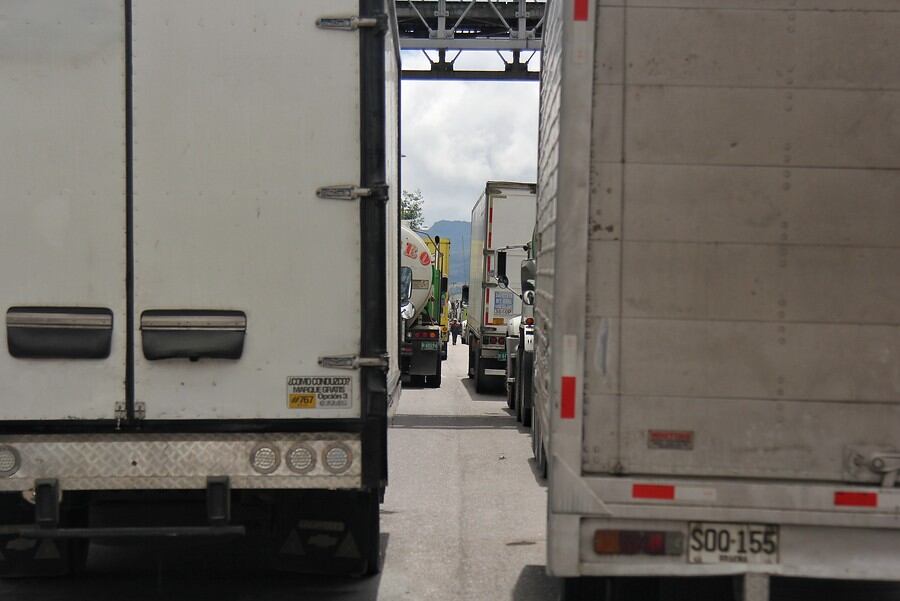 Registran fuerte trancón en la vía Bogotá - Melgar a la altura de la Nariz del Diablo