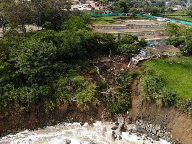 El río Medellín tiene en emergencia a más de 250 personas en Copacabana