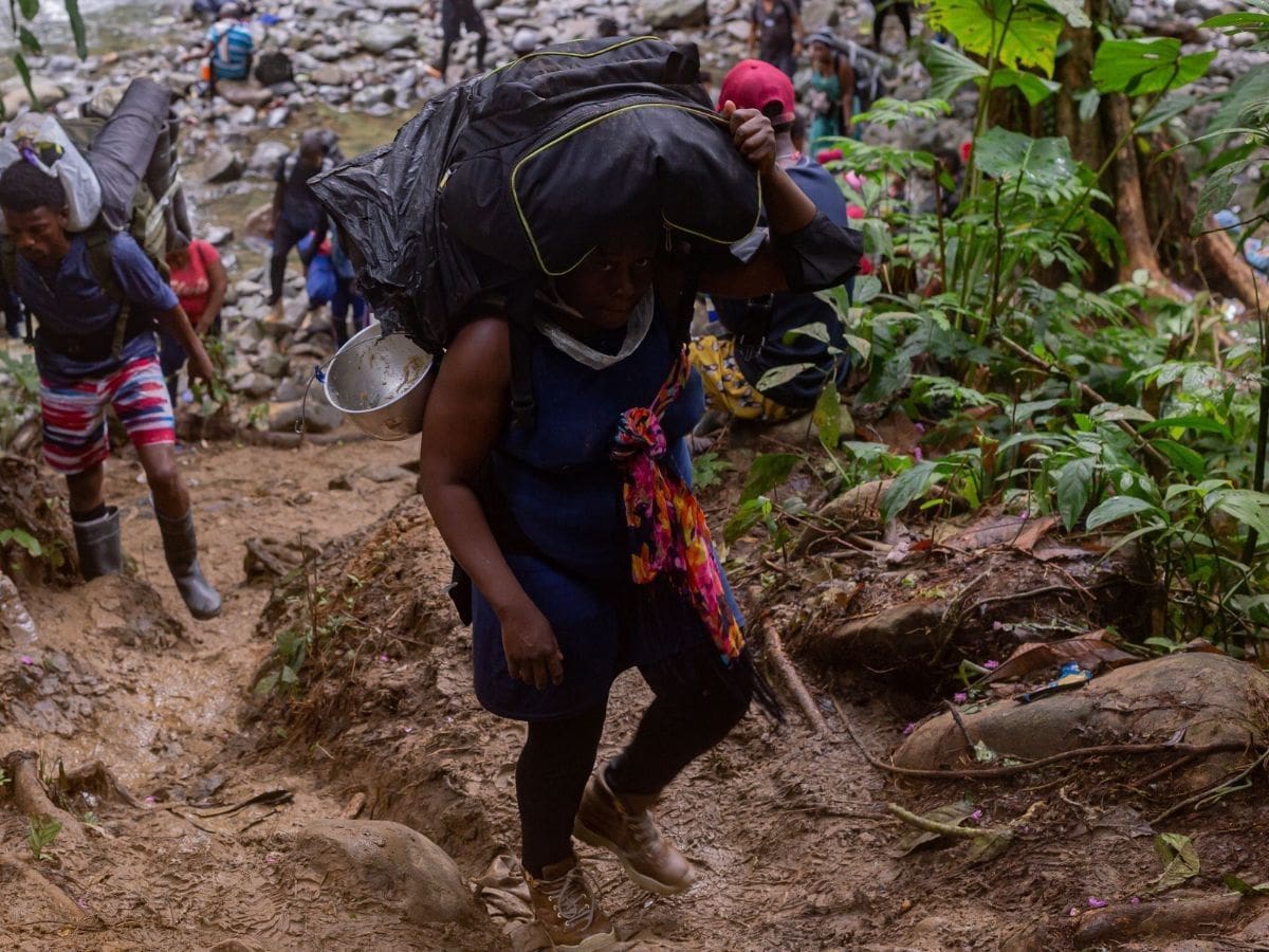 Autoridades panameñas detienen delincuentes que robaban migrantes en el Darién