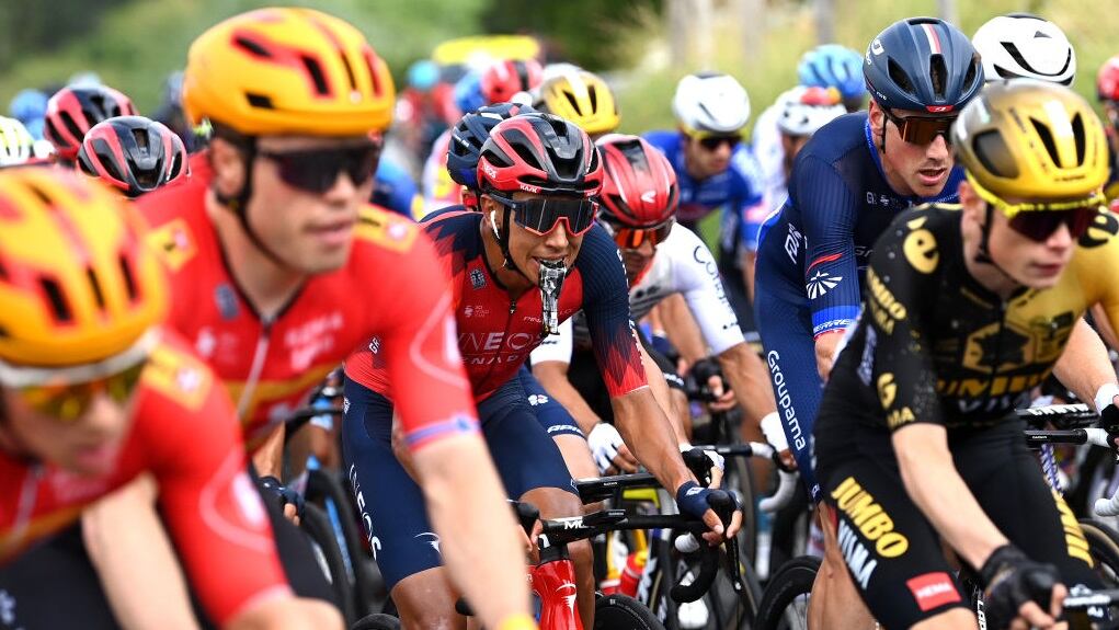 Egan Bernal en medio del pelotón del Tour de Francia  (Photo by Tim de Waele/Getty Images)