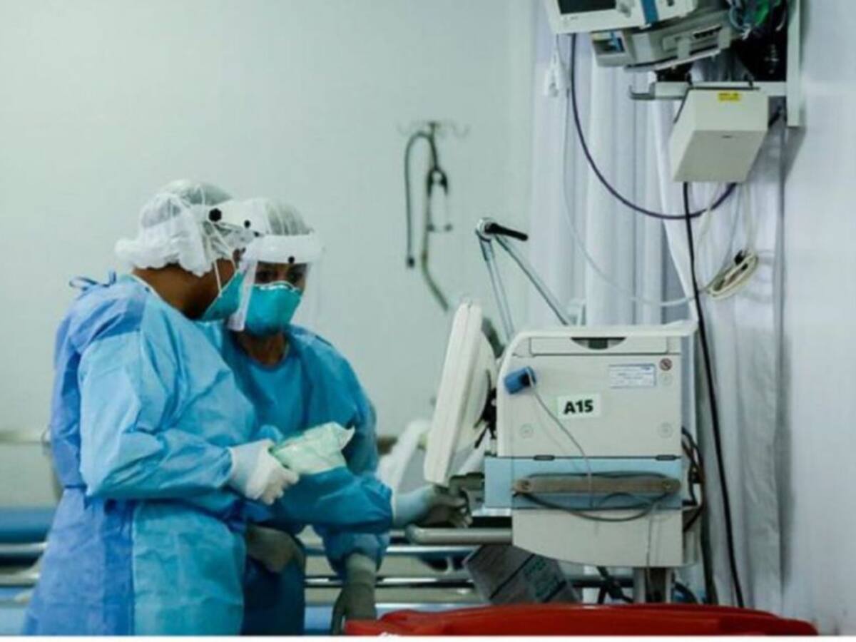 21 muertos y 884 nuevos casos de COVID