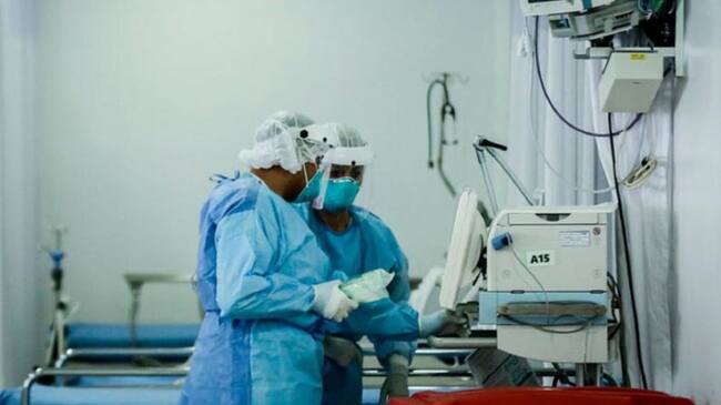 21 muertos y 884 nuevos casos de COVID