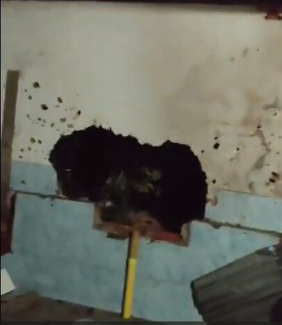 Una de las paredes quedó perforada. // Captura de pantalla