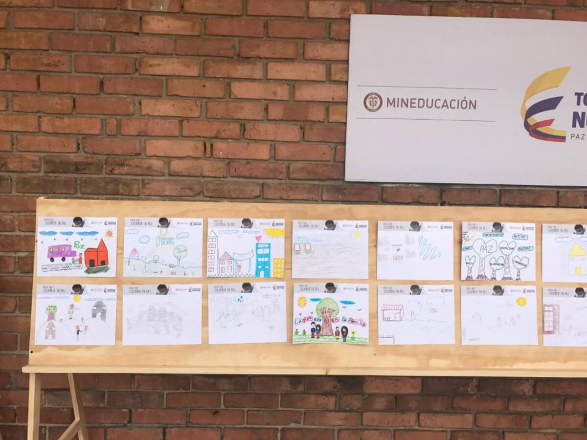 Fueron 15 niños entre los 2 y los 16 años de colegios oficiales del país quienes ganaron el concurso plasmando su visión del país en el posconflicto.