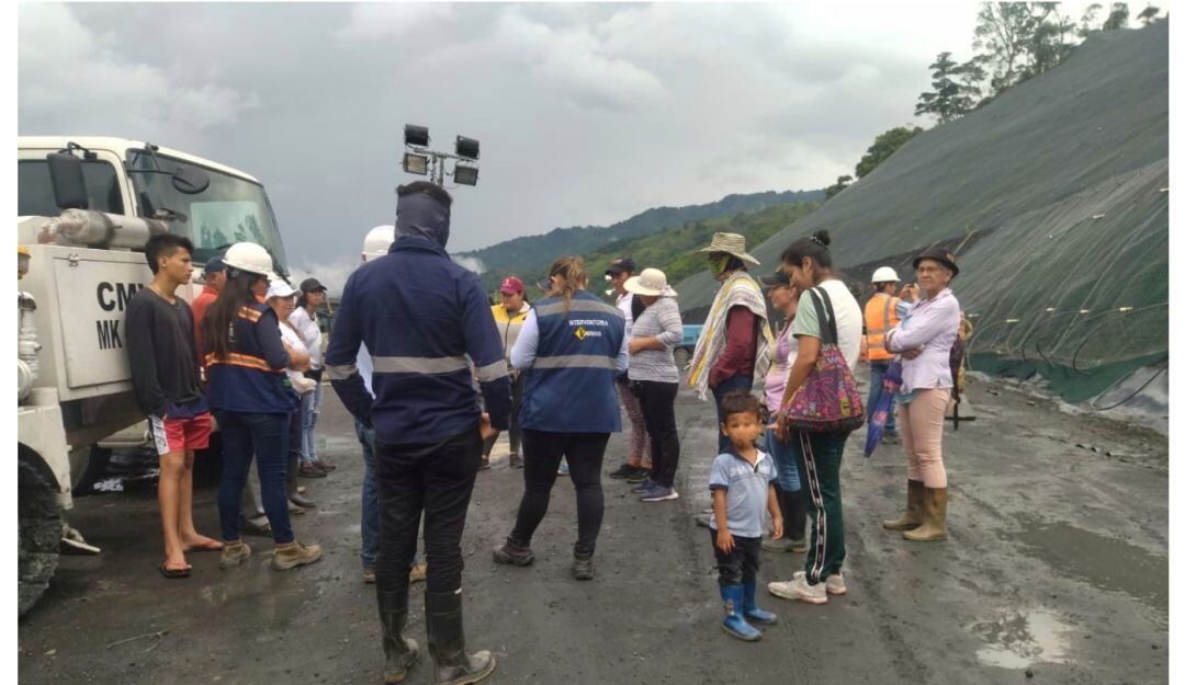 Comunidad de Pajarito protesta en la vía del Cusiana. 