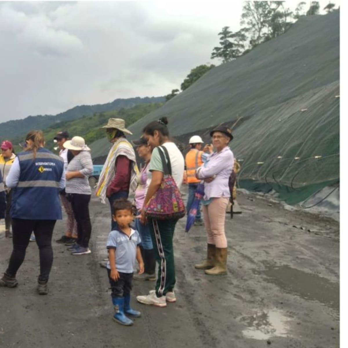 Por derrumbes en la vía del Cusiana protestan habitantes de Pajarito Boyacá