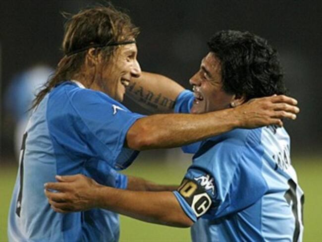 Caniggia cree que Maradona debe continuar como entrenador de Argentina