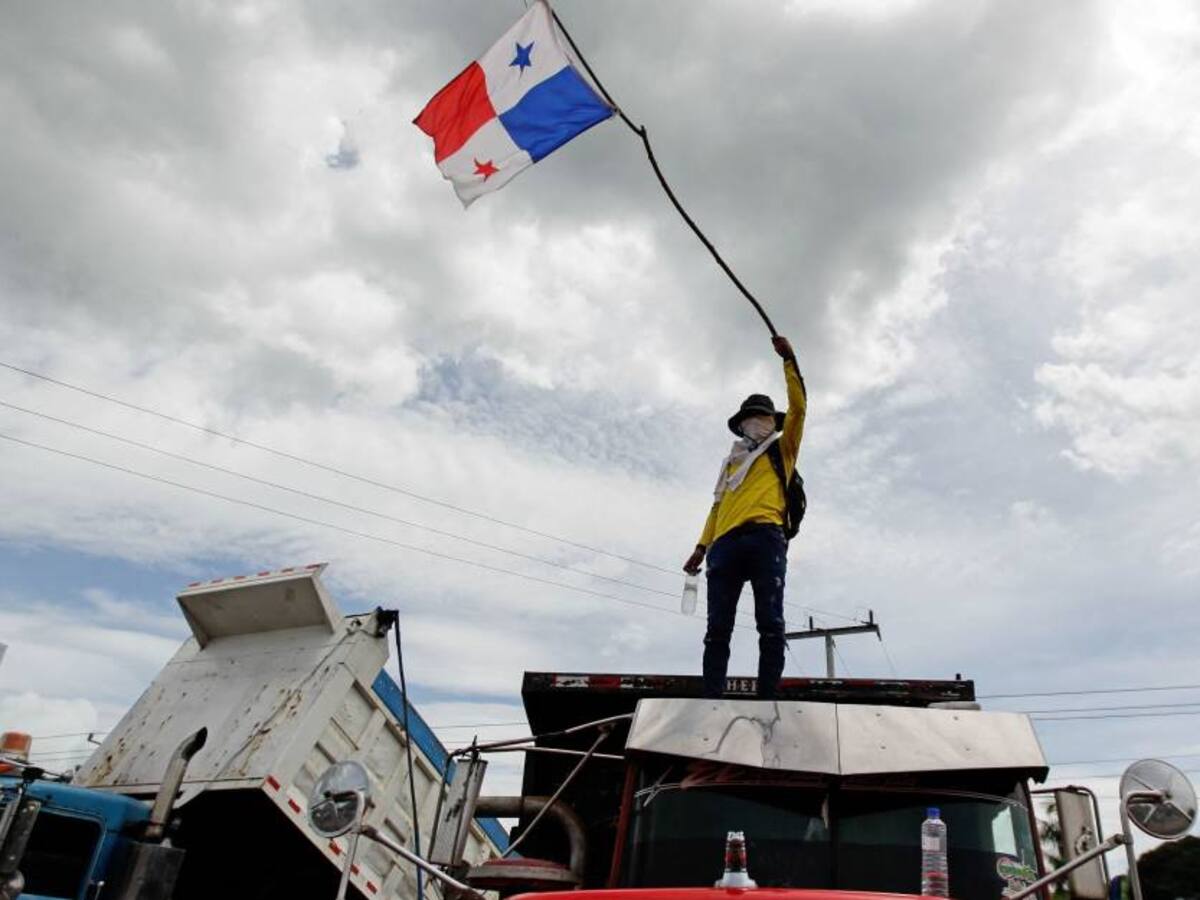 Panamá completa tres semanas de protestas por alza en precios
