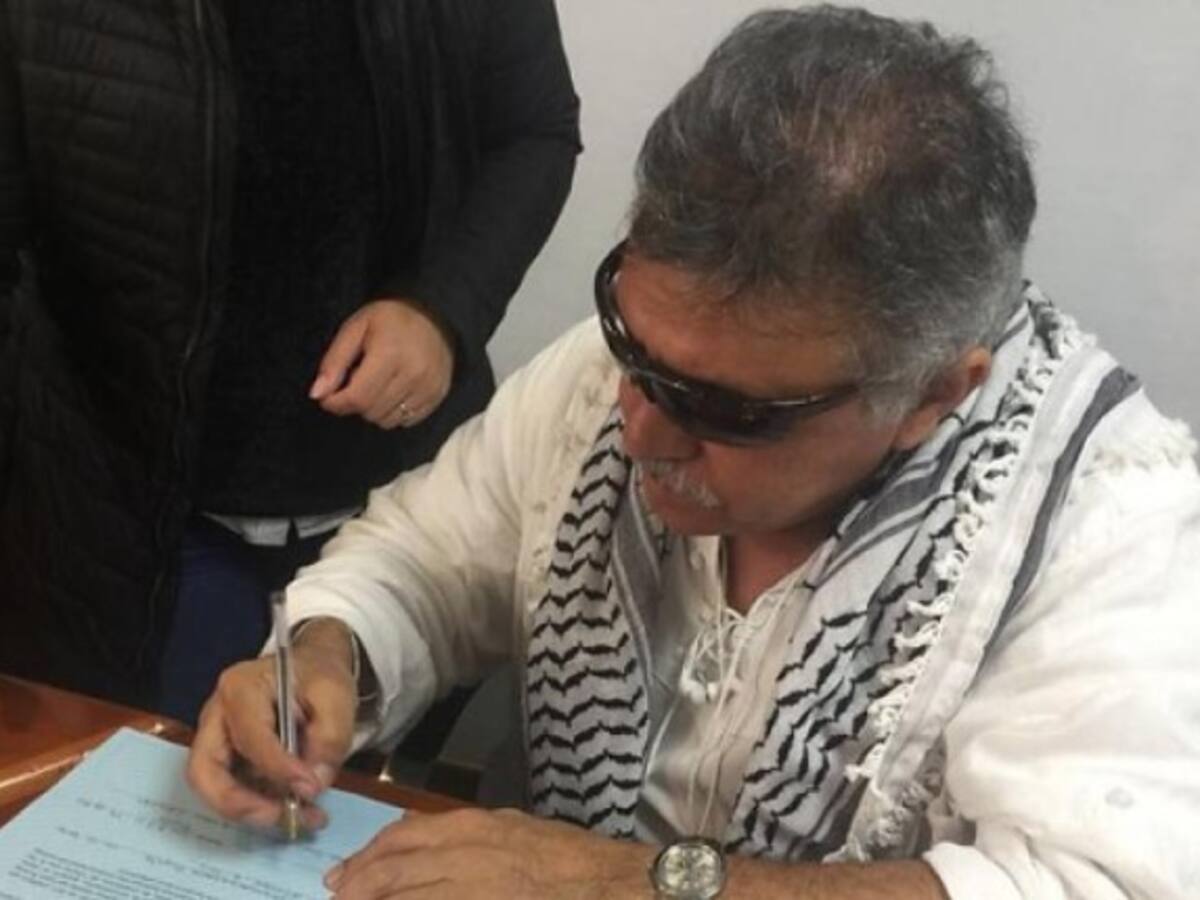 Embajador de EE.UU. critica la JEP y dice que Santrich debe ser extraditado