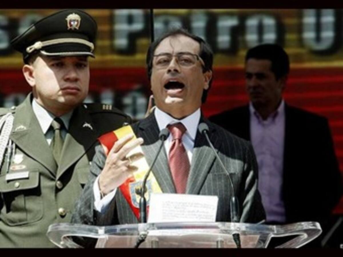 Policía respalda decisión de Gustavo Petro de prohibir el porte de armas de fuego en Bogotá