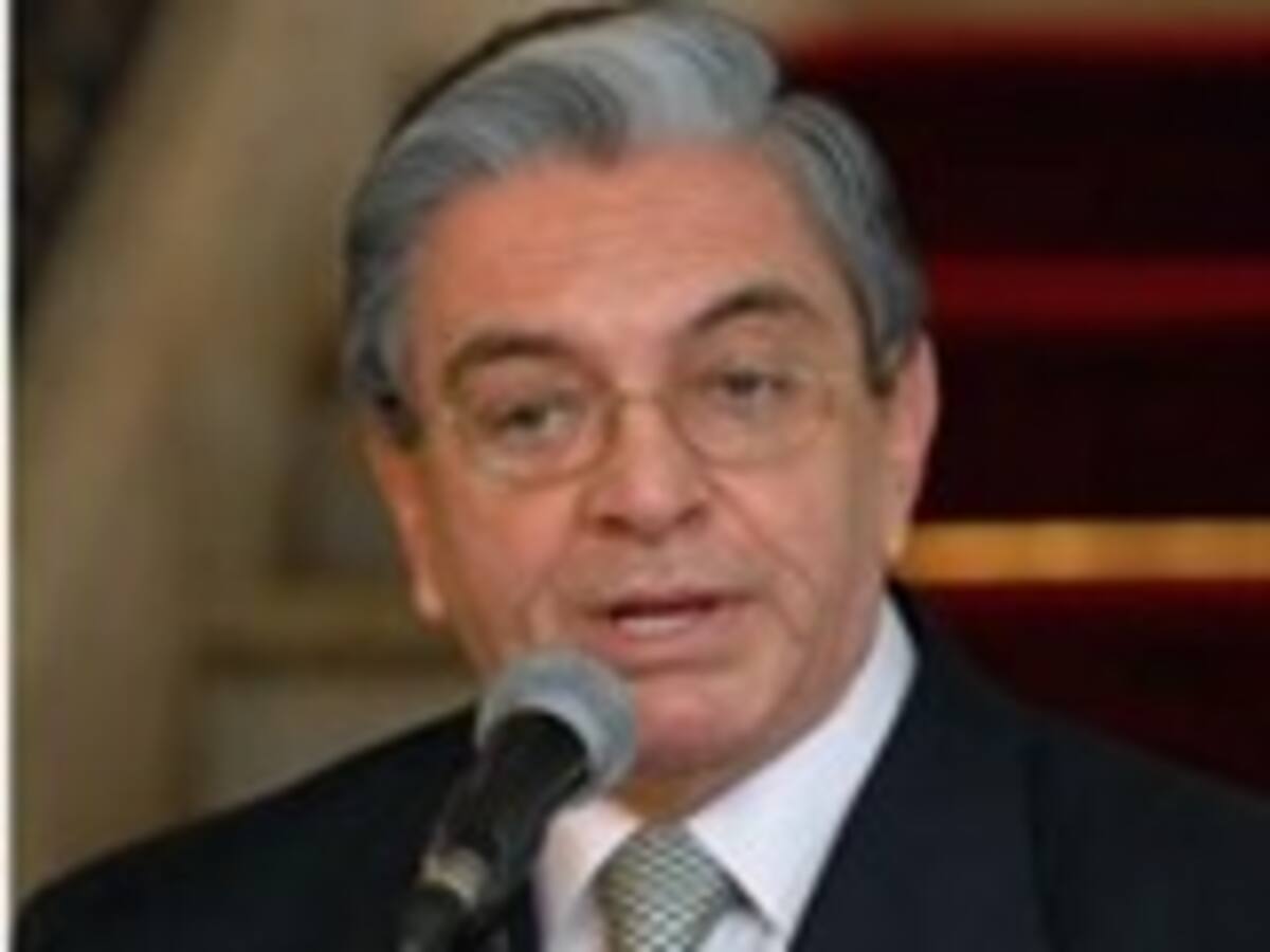 El ministro del Interior Fabio Valencia Cossio, dice que las mafias están detrás de las “chuzadas”