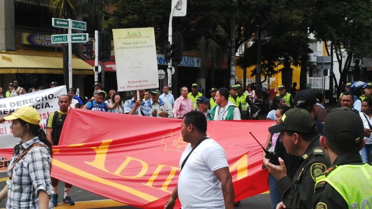 Los temas centrales por los cuales se manifiestan son la salud y los salarios.