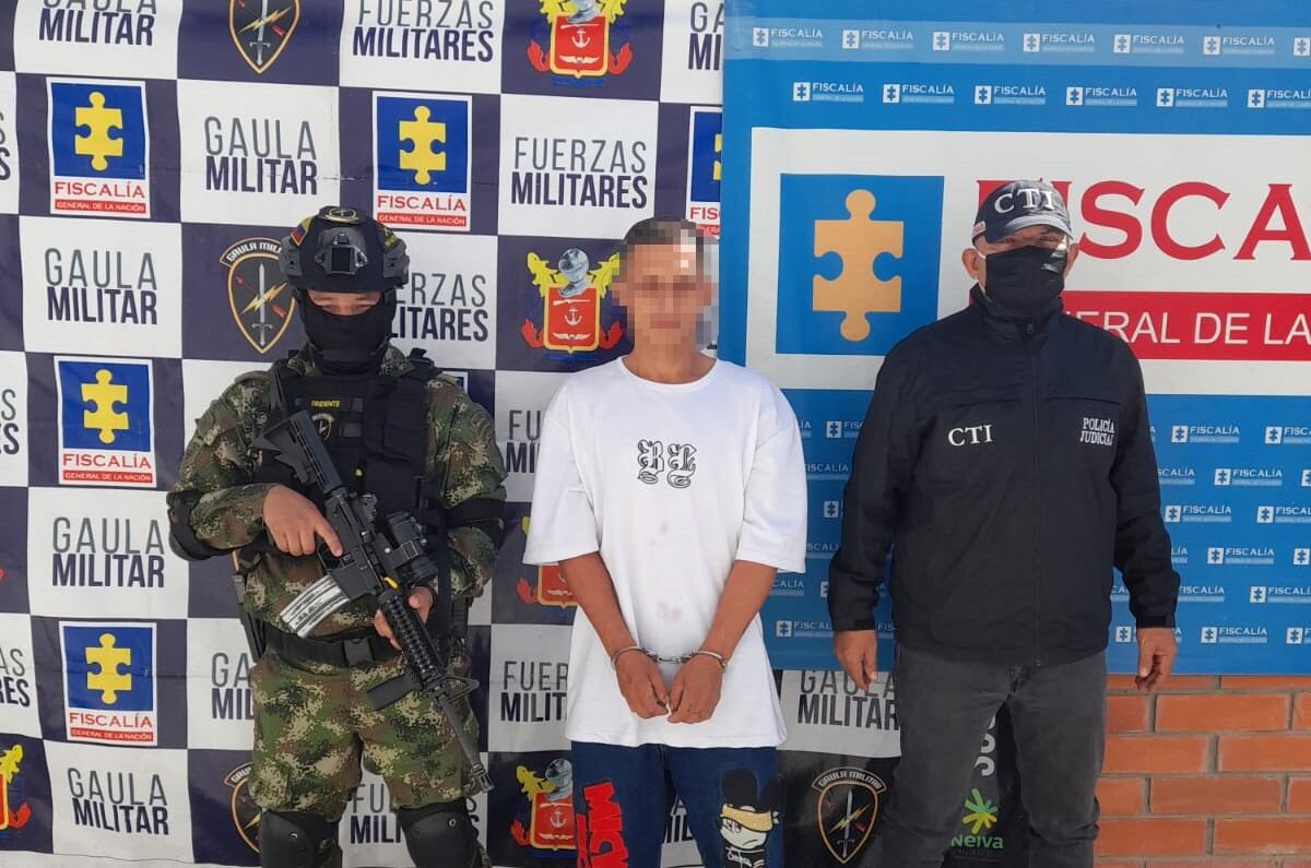 El hombre quien fue puesto a disposición de la autoridad que lo requería, registra cinco anotaciones por diferentes delitos, en el Sistema Penal Oral Acusatorio de la Fiscalía General de la Nación.