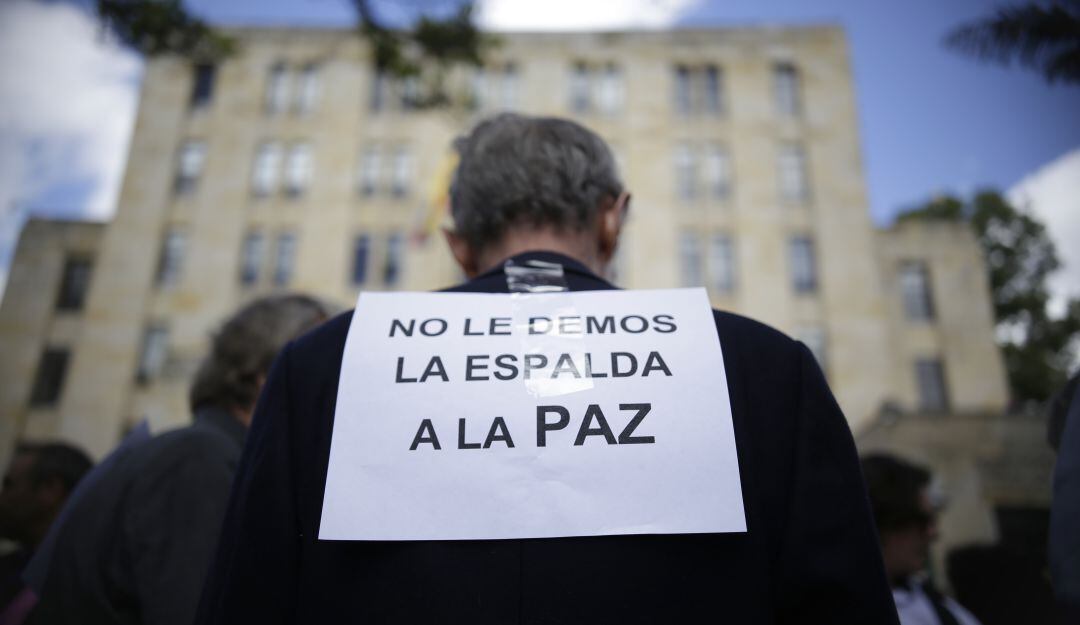 Congresistas y excombatientes aseguran que el proyecto de acto legislativo que busca eliminar la figura del delito político, amenaza la posibilidad de una paz completa en Colombia