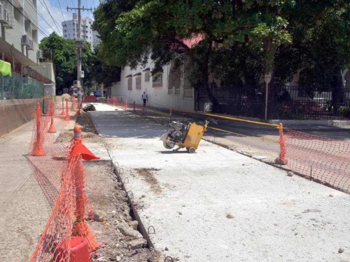 Continúa cerrada calle 29d del Pie de la Popa por obras de pavimentación