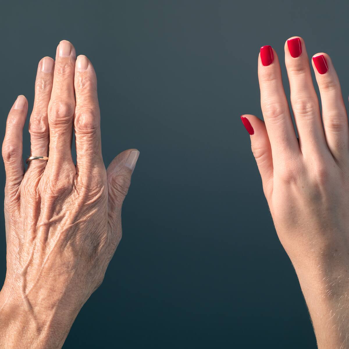 Los humanos envejecen de manera drástica en dos etapas, según estudio: ¿Cuáles son?