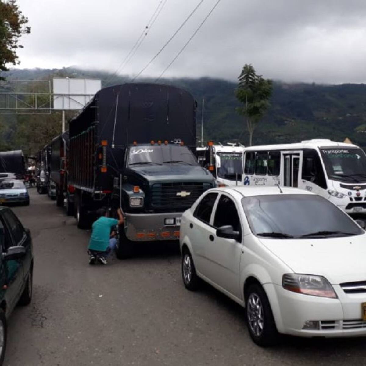 Manifestación de camioneros y taxistas en Caldas