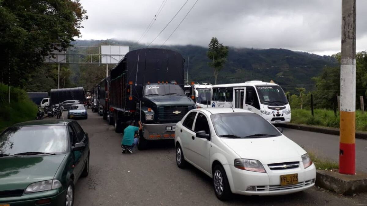 Manifestación de camioneros y taxistas en Caldas