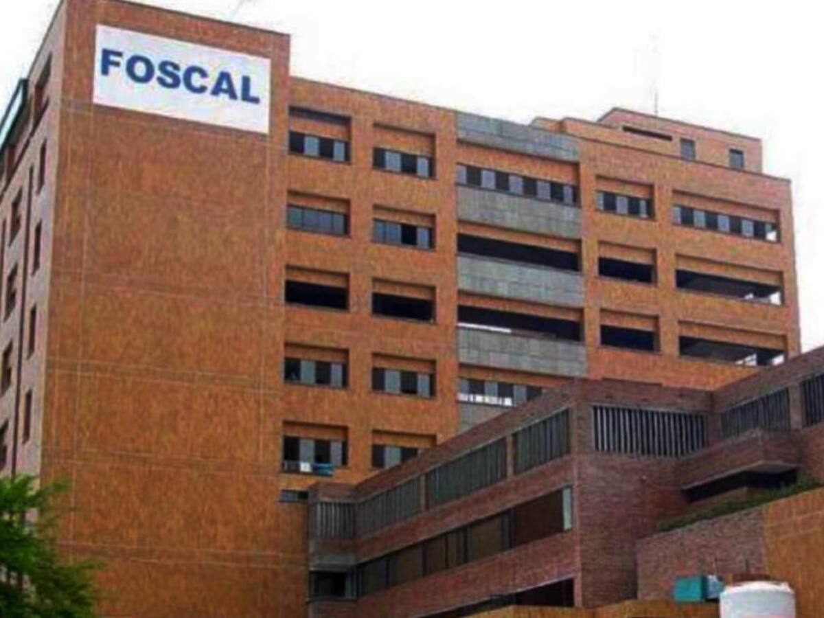 Foscal dice que no encubre a médico que se coló para recibir vacuna