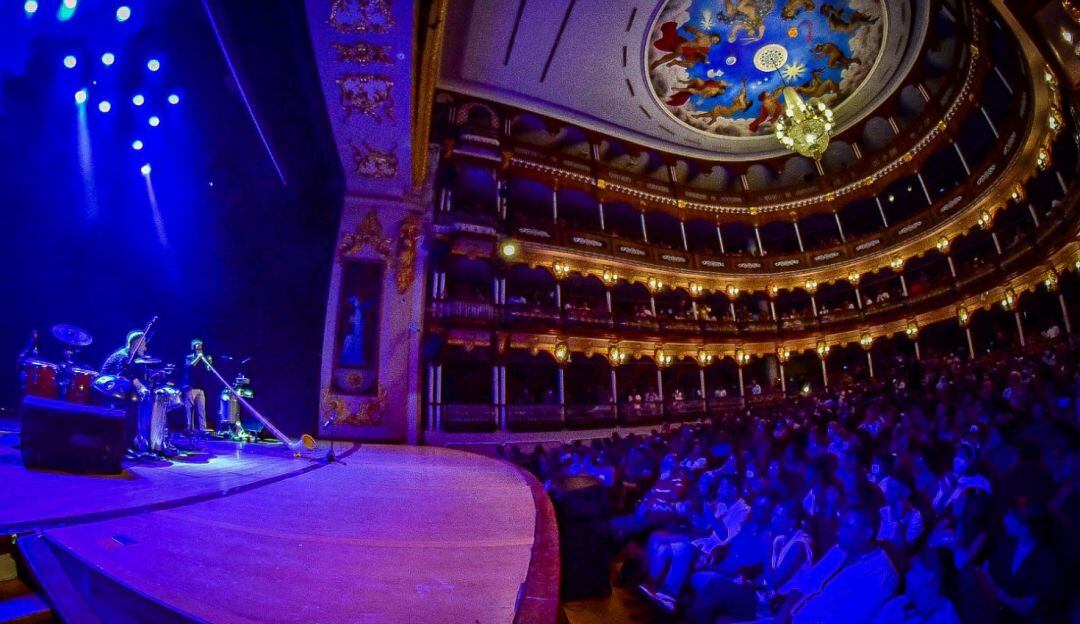 El grupo Alphorn realizó un concierto que incluyó jazz, folclor suizo y ritmos modernos