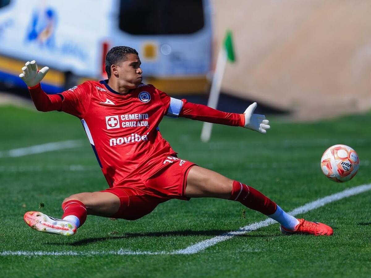 Kevin Mier volvió con cinta de capitán y arco en cero tras cuatro meses