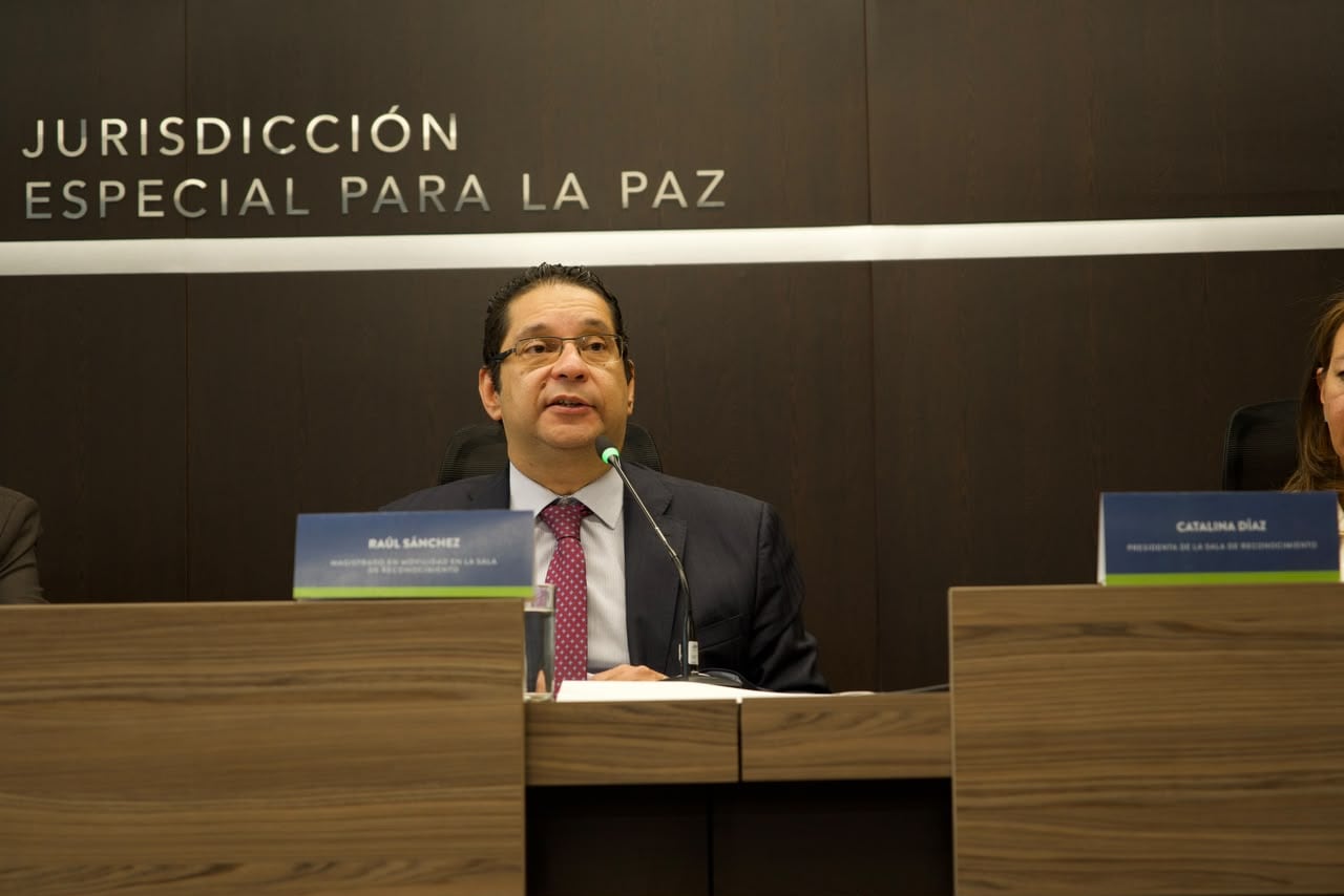 La investigación de la Sala de Reconocimiento de la JEP documentó 68 hechos atribuidos a las Farc-EP cometidos contra 35 víctimas, de las cuales 30 eran civiles y 5 pertenecían a la extinta guerrilla. Los hechos se concentraron en 17 municipios del sur del Valle y norte del Cauca.