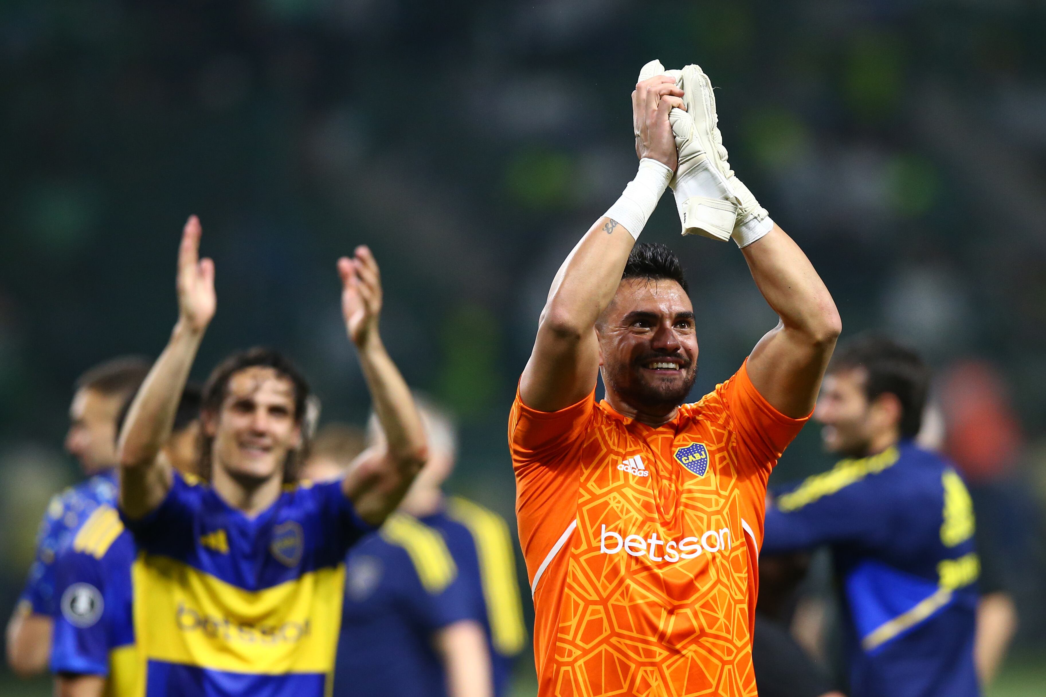SAO PAULO, BRAZIL - OCTOBER 05: Sergio Romero of Boca Juniors celebrates after winning in the penalty shoot out and qualifying to the final following the Copa CONMEBOL Libertadores 2023 semi-final second leg match between Palmeiras and Boca Juniors at Allianz Parque on October 05, 2023 in Sao Paulo, Brazil. (Photo by Alexandre Schneider/Getty Images)