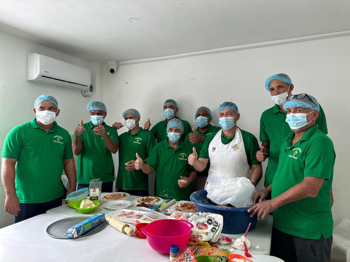 11 personas pasaron de ser habitantes de calle a emprendedores en Cartagena: Alcaldía brinda ayuda