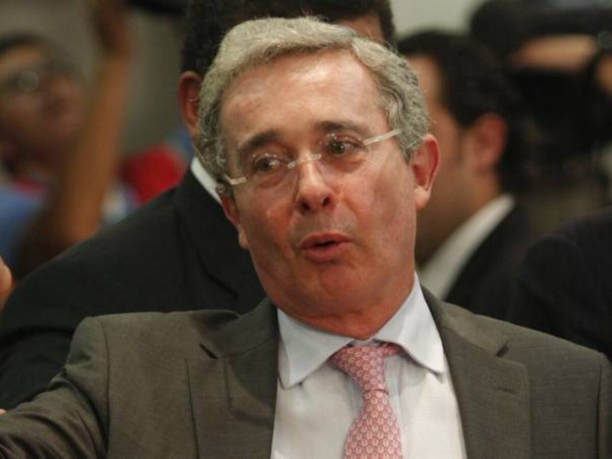 Uribe anuncia recurso de reposición por fallo que pide investigarlo