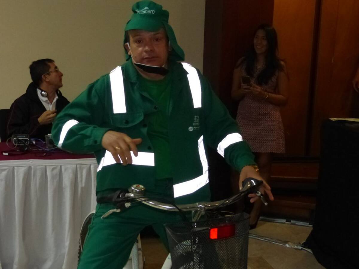 Don Jediondo llegó en bicicleta