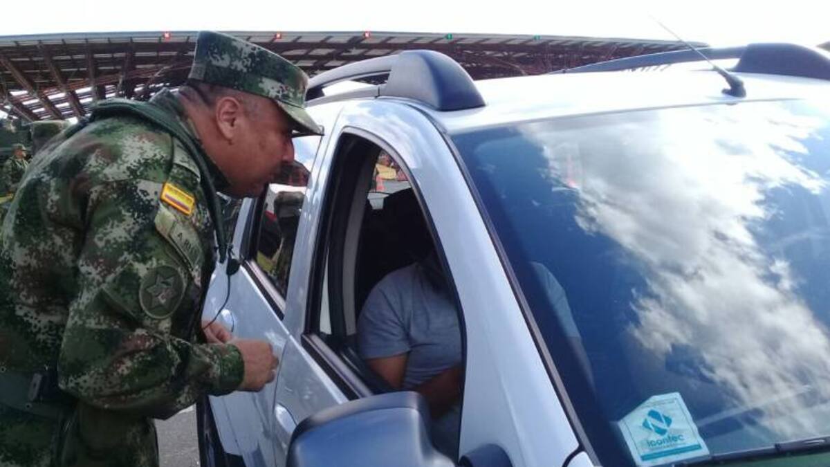 Viaje seguro, su ejército está en la vía, 2200 Soldados de la Octava Brigada en plan éxodo